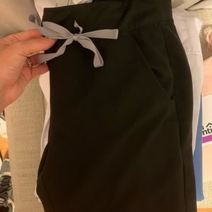 Small Zamora black figs joggers